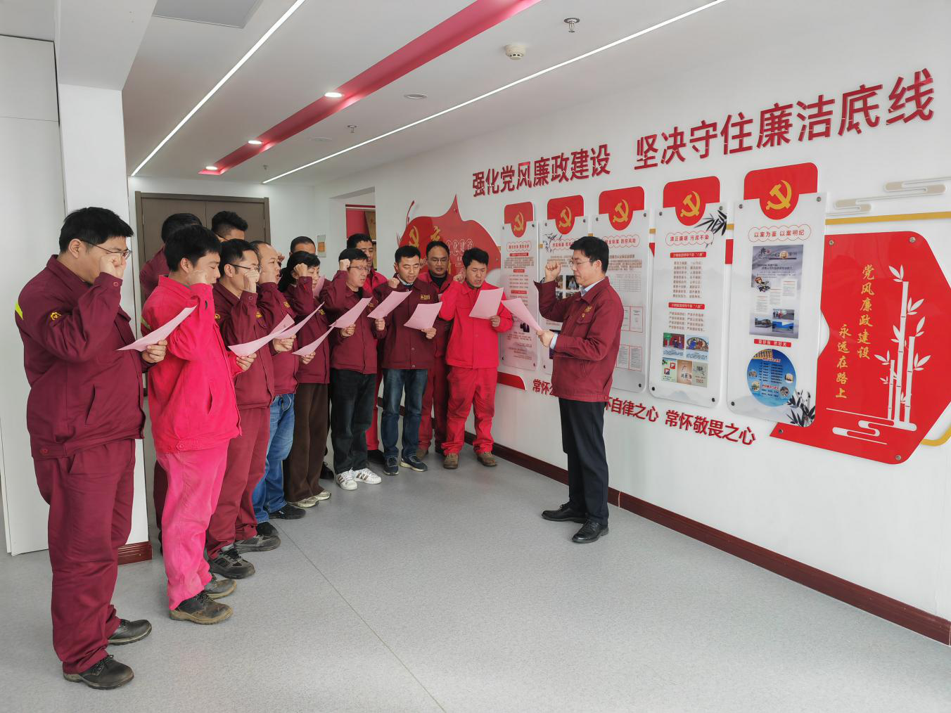 清风正气伴我行  勤政廉政筑忠诚 公司开展“新任及晋升干部代表勤政廉政宣誓”活动